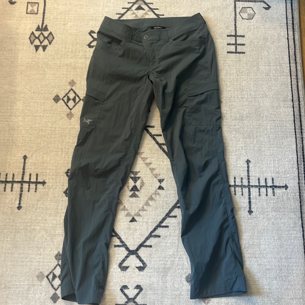 ARC’TERYX Hiking Pants Size 8